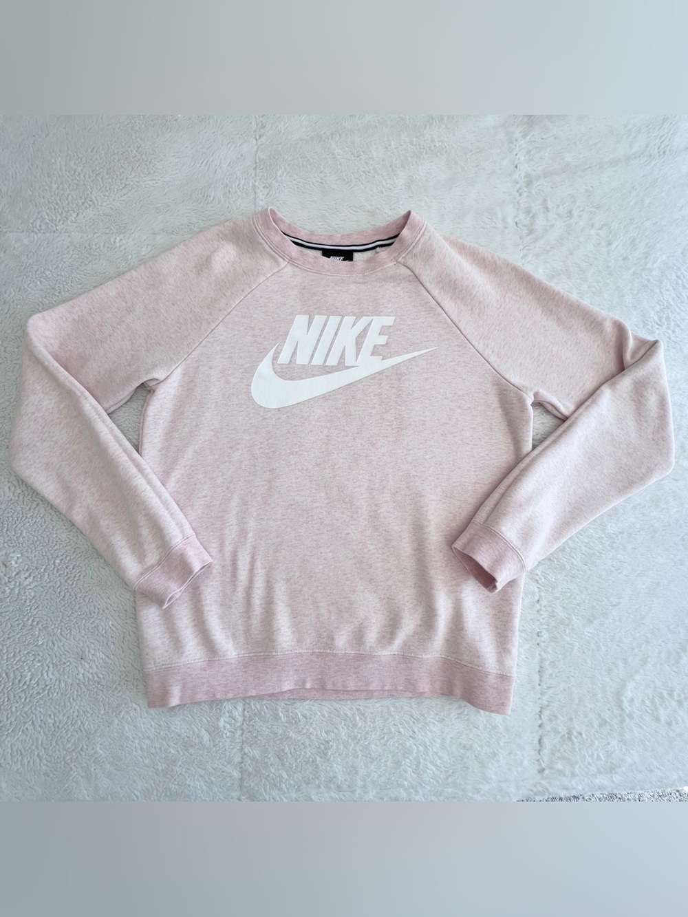 Nike Pink Crewneck Sweatshirt Women’s size small loose fit & comfy